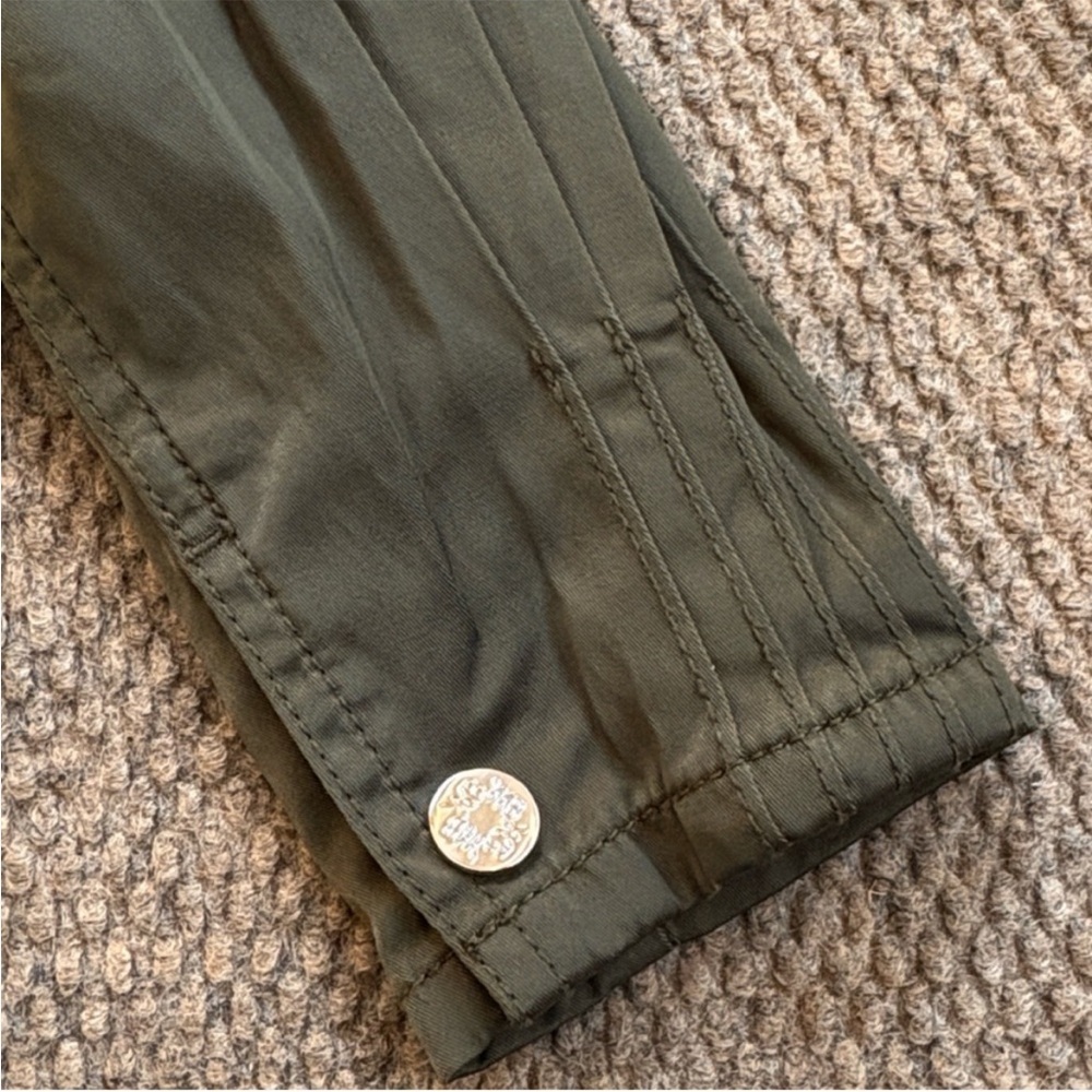 NWT White House Black Market
Novelty Sleeve Trucker Jean Jacket
Size 0 Rtl. $175 - Picture 6 of 10